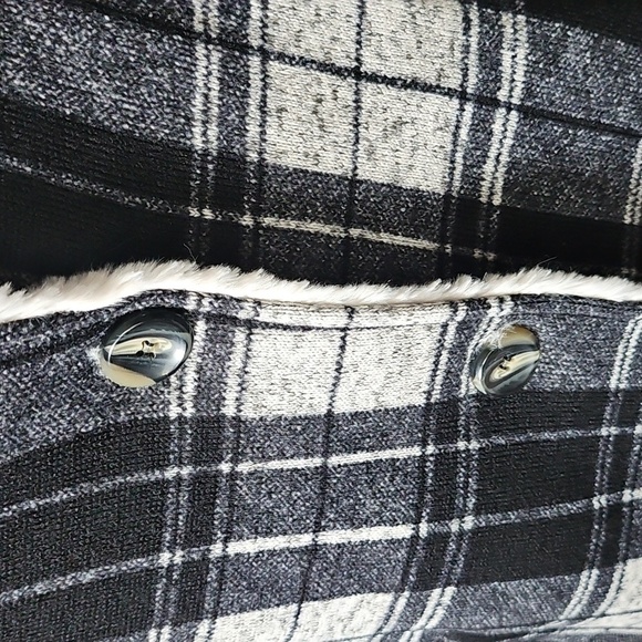 Steve Madden Black and Cream Plaid Women's Coat with Cream Faux Fur Collar NWOT - Picture 5 of 14